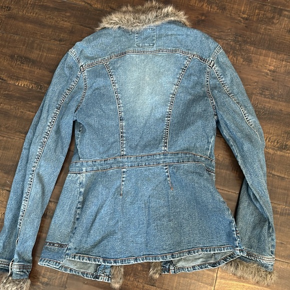 True Vintage Jean Jacket by XOXO Size M - Picture 6 of 6